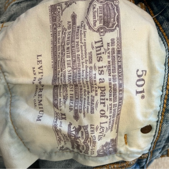 Levi 501 Jean shorts - Picture 3 of 4